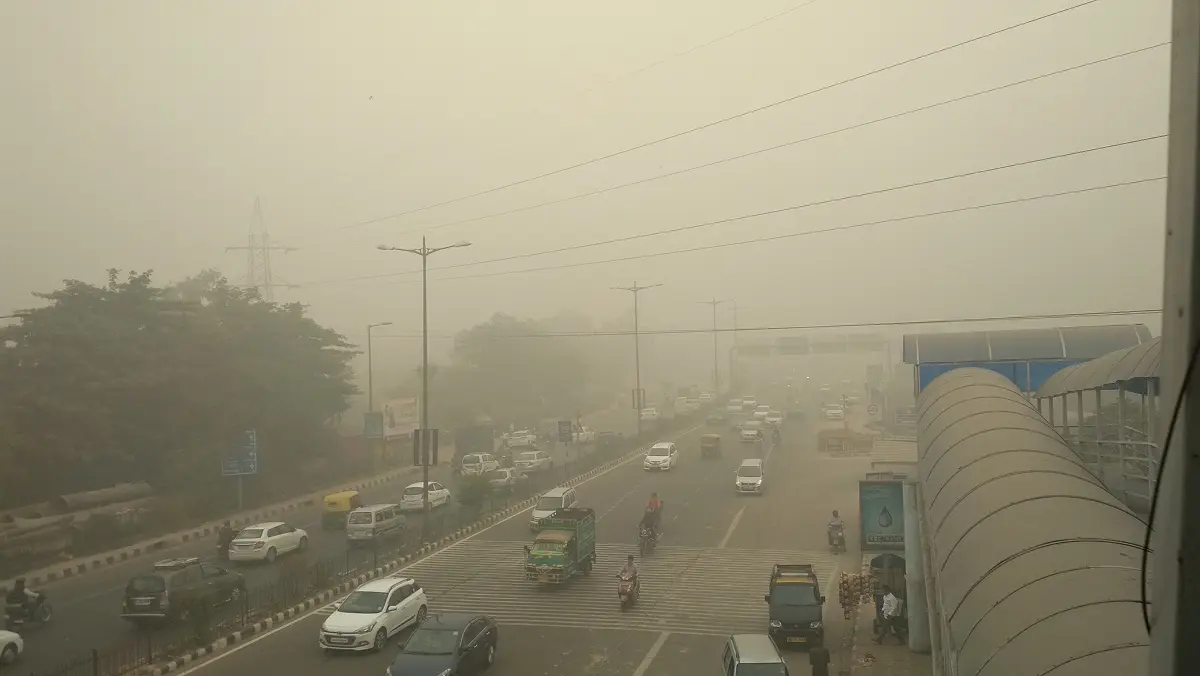 A busy road of Delhi during dust storm
